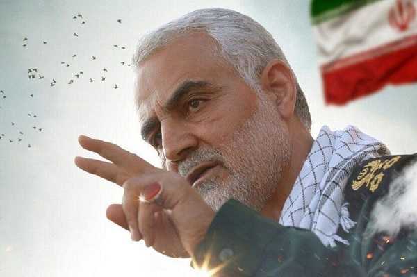 عکس آقای بازیگر در کنار حاج قاسم سلیمانی سر و صدا به پا کرد/ چهره سرشار از مهر و محبت حاج قاسم+ عکس