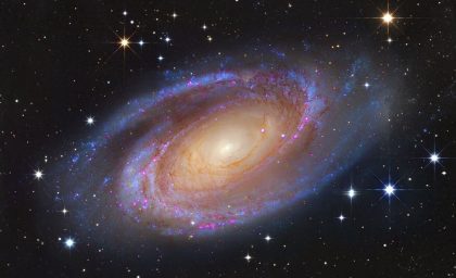نمایی تماشایی از برخورد کهکشان؛ تصویری از جنگ بی‌پایان M81 و M82+عکس