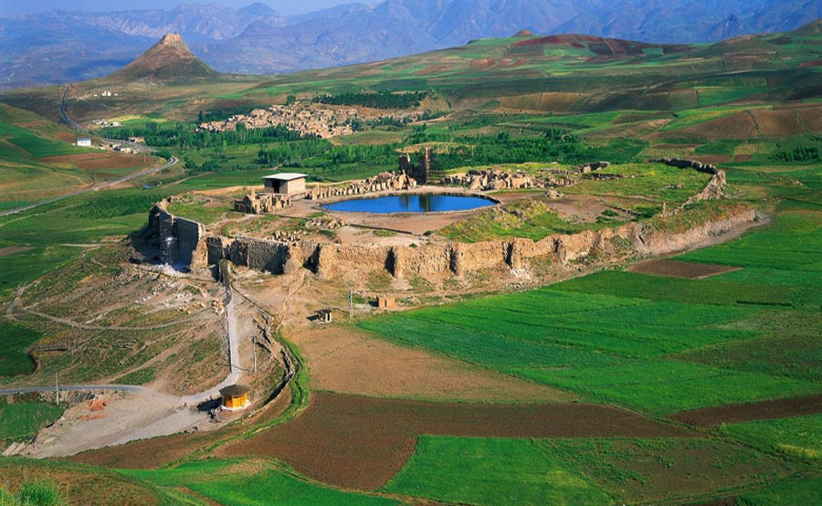 نمایی شگفت‌انگیز از تخت سلیمان؛ میراثی رازآلود در دل تکاب+ویدیو