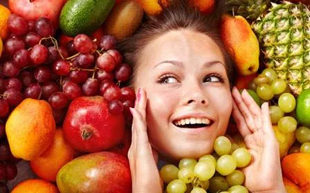 چه بخوریم تا پوست و مو سالم‌تری داشته باشیم؟ معرفی ریزمغذی‌های ضروری