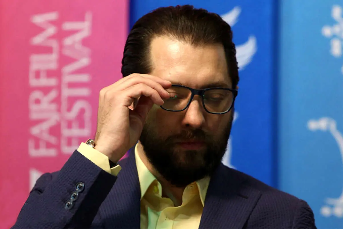 آقای بازیگر در کنار طرفداران فوتبال تیم محبوبش را تشویق کرد/ بهرام رادان در ورزشگاه آزادی+ عکس