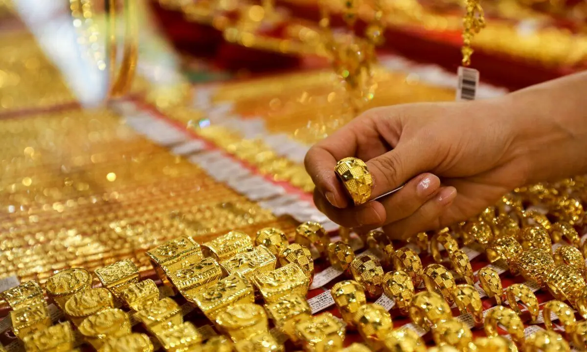 نوسانات بازار طلا خریداران را سردرگم کرد/ قیمت سکه و طلا در 21 خرداد ماه