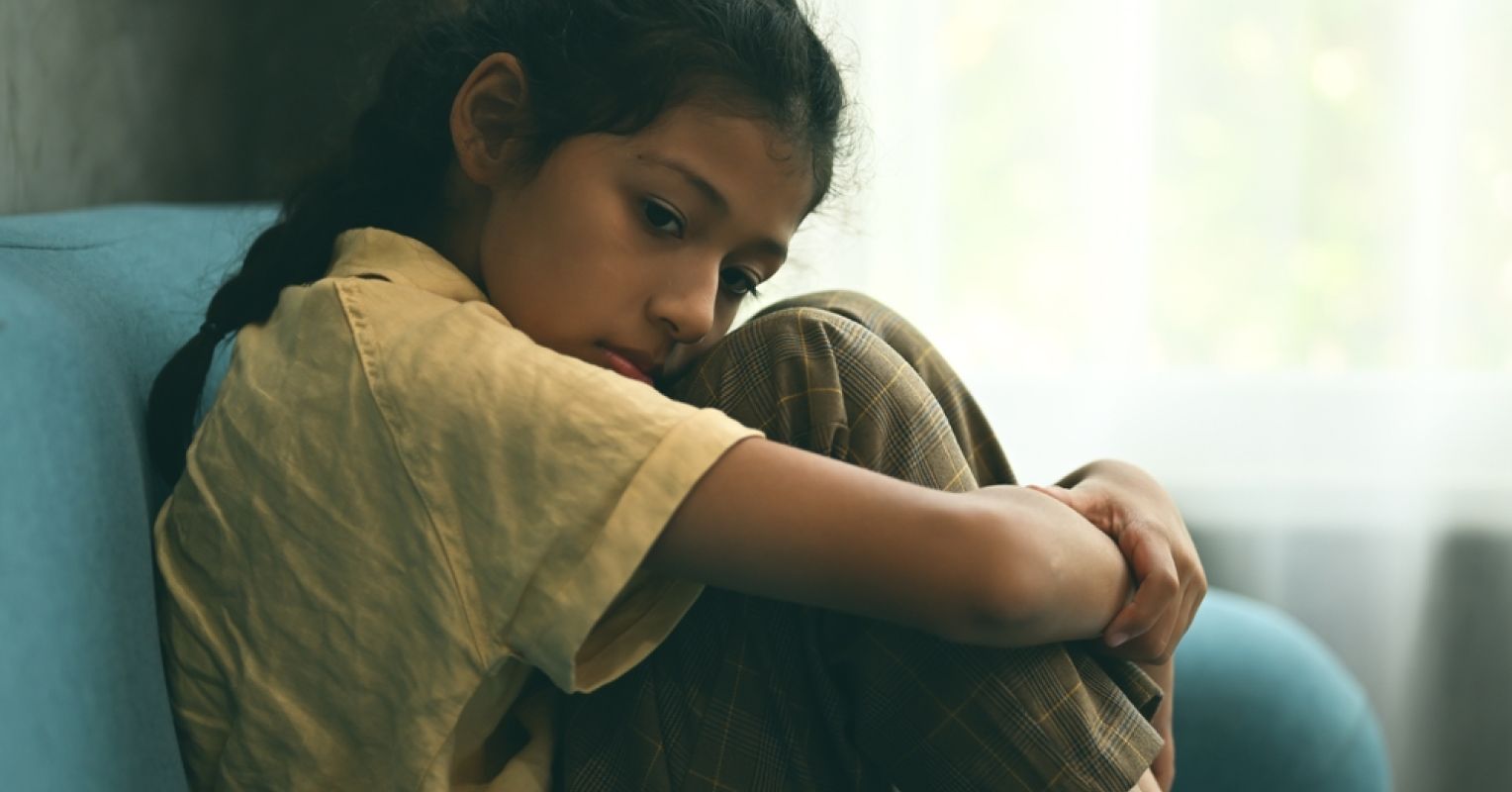 سو abuse استفاده جنسی خواهر و برادر چیست؟ آمار ، علائم و اثرات