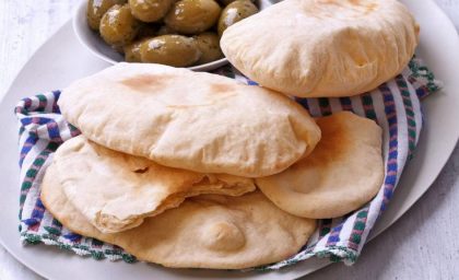 طرز تهیه نان پیتای خانگی بدون فر + فیلم