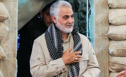 دیدار دو قهرمان ملت ایران در حیاط بیت رهبری/ عکس سردار سلیمان و انگشتر معروفش+ عکس