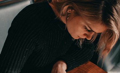 چگونه می توان مشکلات را بدون فکر کردن سخت حل کرد