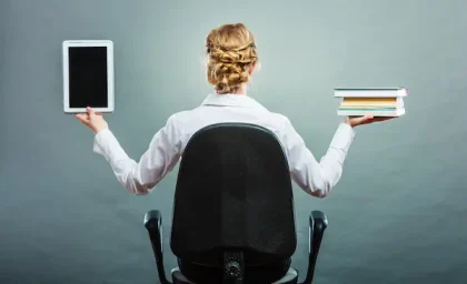 ترجیح دادن کتاب‌ ها به مهمانی و جمع‌ ها نشانه‌ ای ظریف از ۷ ویژگی شخصیتی خاص است / اگر مطالعه کتاب رو به مهمانی رفتن ترجیح میدی، حتما این 7 ویژگی رو داری که ازش بی خبری