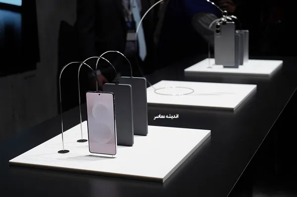 انقلاب در طراحی تاشو؛ بررسی گلکسی Z Flip 7، شاهکار جدید سامسونگ / گلکسی Z Flip 7 آمد؛ نسل هفتم تاشوهای سامسونگ چه چیزی در آستین دارد؟ / از نوآوری تا ظرافت؛ بررسی کامل گلکسی Z Flip 7، تاشویی فراتر از انتظار