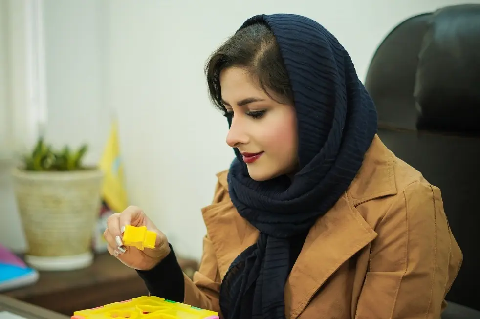تفاوت‌ هایی که باید بدانید: ADHD در پسران و دختران چگونه متفاوت است؟ دکتر پریسا کربلایی حسنی توضیح می دهد