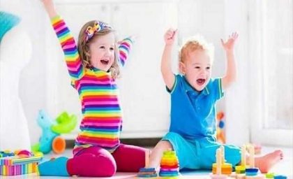چگونه با استفاده از بازی، لجبازی کودک را کاهش دهیم؟ / چرا بازی در کاهش لجبازی موثر است؟ + 10 روش خلاقانه استفاده از بازی برای کاهش لجبازی از نگاه دکتر پریسا کربلایی حسنی