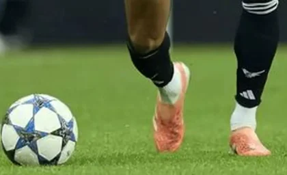 لحظه انفجاری در شهرآورد! / گل اول استقلال و رفتار جنجالی بازیکنان / واکنش سکوها لحظه‌ای