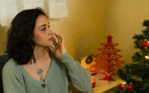 تعادل میان شادی و غم در ایام تعطیلات | چطور با سوگ مبهم در تعطیلات کنار بیاییم؟ / راهکارهای روانشناسی برای تعادل میان غم و شادی در روزهای تعطیل و شادی