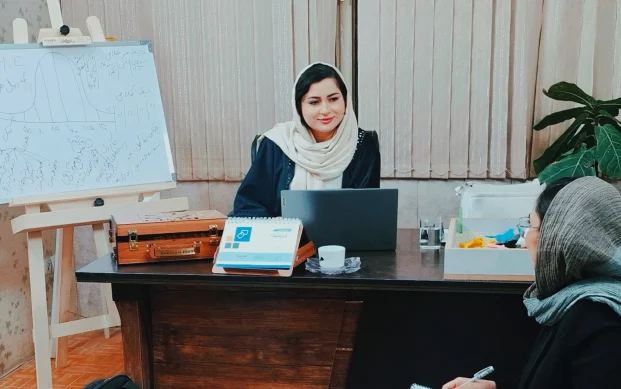 آموزش پیشگیری از سوء استفاده جنسی به زبان کودکانه؛ چگونه کودکمان را بدون ترس و خجالت آگاه کنیم؟ دکتر پریسا کربلایی حسنی آموزش می دهد