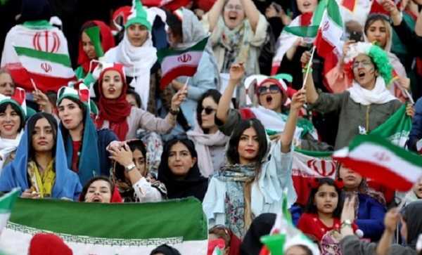 واکنش عاشقانه اورونوف به تشویق یک‌ صدا هواداران پرسپولیس: «شما قلب من را پر کردید!» / لحظه احساسی اورونوف بعد از تشویق دیوانه‌ وار سکوها که اشک همه را درآورد