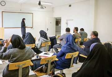 مسئولیت بیسوادی در مدارس و دانشگاه‌ها بر عهده کیست؟ / علت ناکامی سیستم آموزشی / دانش‌آموزان و دانشجویان بی‌سواد؛ چه کسانی پاسخگوی این بحران آموزشی هستند؟