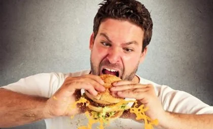 این غذاها را از رژیم خود حذف کنید / مواد غذایی التهاب‌آور بدن / تاثیرات منفی بر سلامتی و انرژی روزانه