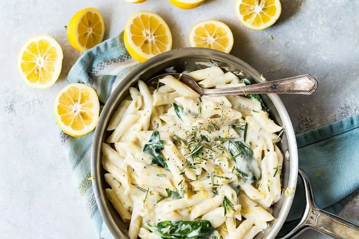 طرز تهیه پاستا مرغ و لیمو؛ تجربه‌ای جذاب و خوشمزه از پاستا / آموزش گام‌به‌گام تهیه پاستا مرغ و لیمو در خانه