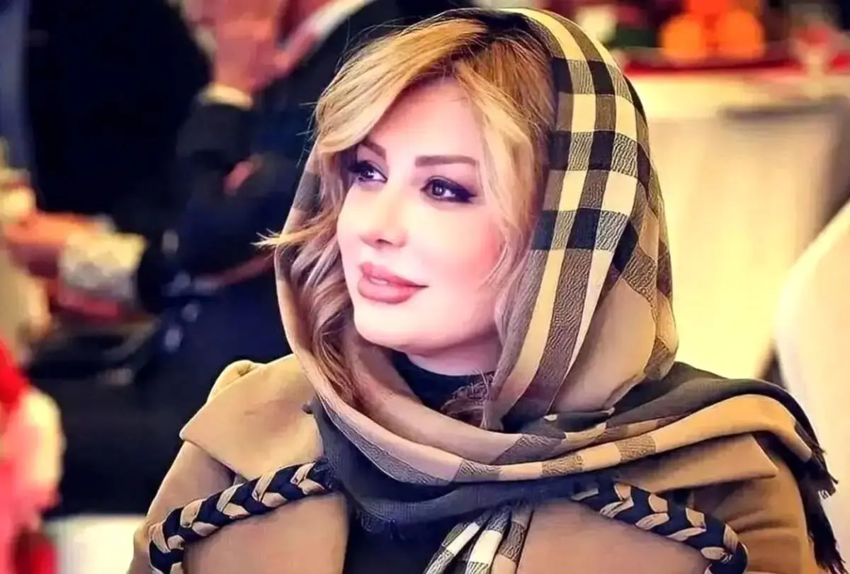 لحظه‌ای از زیبایی مادر و دختر / نیوشا ضیغمی و لنا در کنار هم — قابی جدید که همه را به وجد آورد! شباهت‌های چهره‌ای که دل‌ها را ربود!