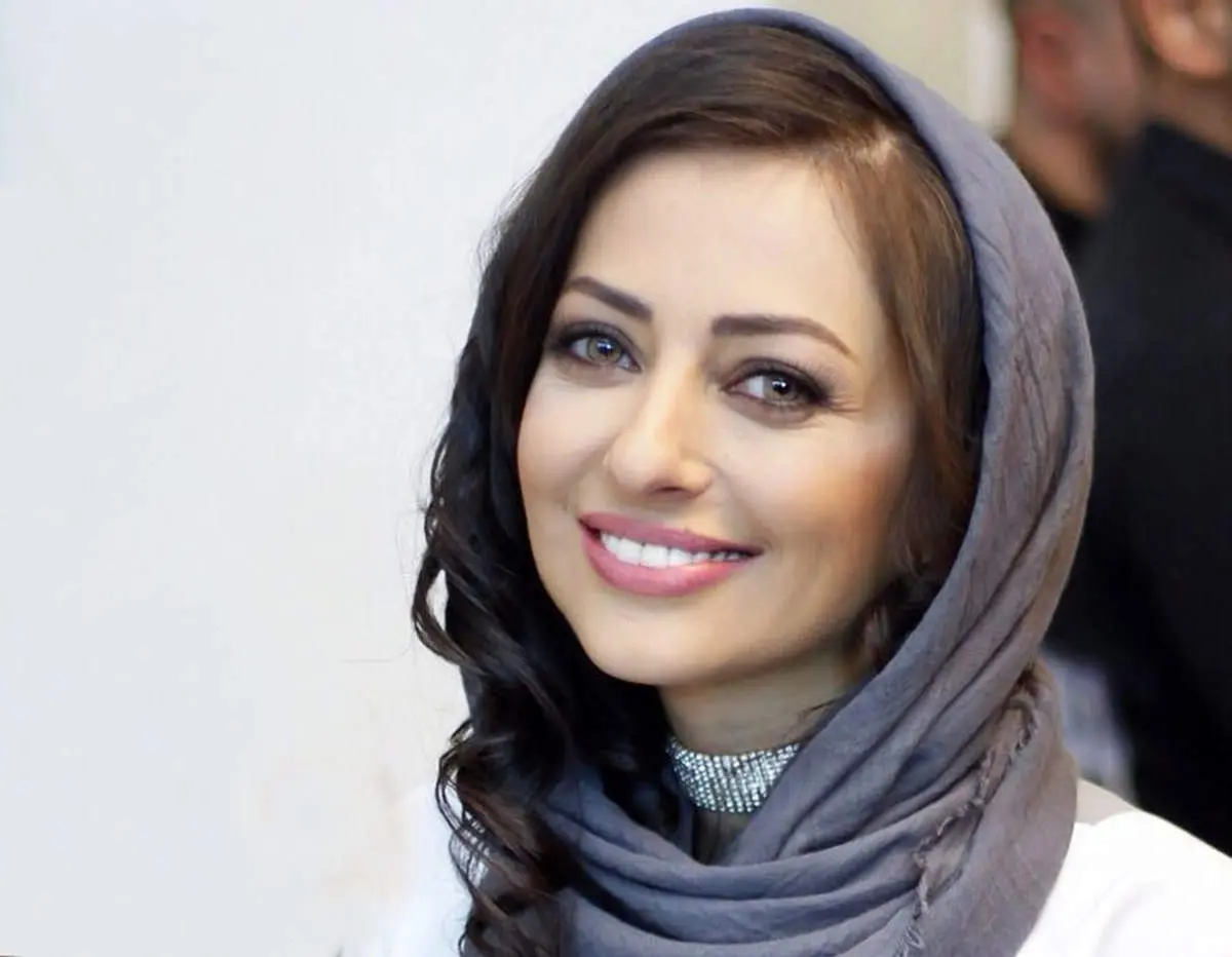 پیام کریسمسی نفیسه روشن سوژه شد / تبریک متفاوت نفیسه روشن با انتشار عکس / واکنش‌ها به استایل و متن خاص