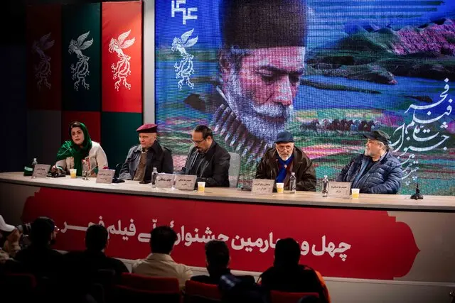 شریفی‌نیا: آنان که جشنواره فجر را تحریم کردند ترسو نبودند؛ غم جامعه را هضم کردند / بازیگر «کافه سلطان»: جشنواره نه جشن است و سه‌دستگی در جامعه خطرناک است، باید این رویداد را یادواره دانست
