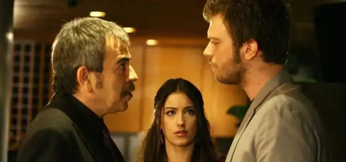 عکس داغ ولنتاین؛ قاب عاشقانه بازیگر سریال عشق ممنوع خبرساز شد / لحظه عاشقانه و جنجالی بازیگر عشق ممنوع در روز ولنتاین + تصاویر ویژه / ولنتاین داغ با بازیگر سریال عشق ممنوع؛ قاب احساسی که فضای شبکه‌ها را پر کرد