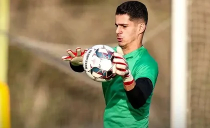 گلر ملی‌پوش پرسپولیس هم‌چنان در مسیر بدون کلین‌شیت؛ پیام نیازمند رکوردهای کلین‌ شیت را تکرار نکرد / عملکرد ضعیف نیازمند در انزلی و چالش‌ های دروازه‌ بان پرسپولیس در لیگ برتر فوتبال ایران
