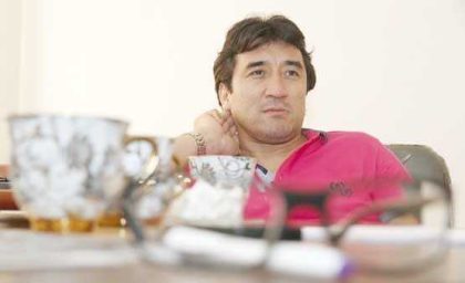 ویدئوی جنجالی درگیری مازیار زارع و خداداد عزیزی منتشر شد / صحنه درگیری داغ؛ مازیار زارع و خداداد عزیزی مقابل هم