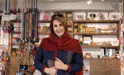 خاطره‌انگیزترین سریال دهه ۸۰ در قابی دیده‌نشده | پشت صحنه «دردسر والدین» با مهران مدیری، فاطمه گودرزی و هنرمندان فقیدی که در خاطره‌ها ماندند / عکس کمتر دیده شده از حمیده خیرآبادی و حسین ایلبیگی در کنار علی صادقی