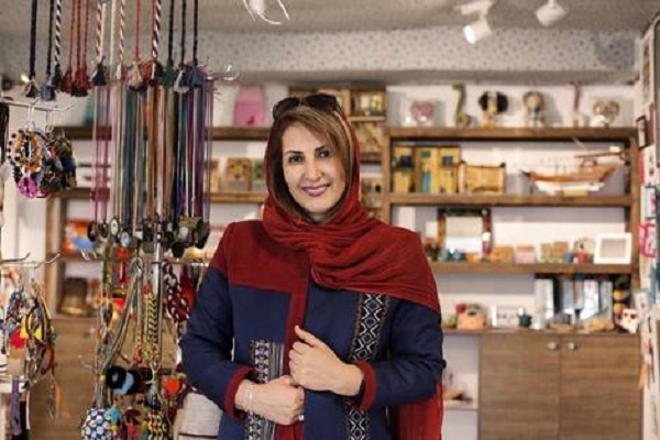 خاطره‌انگیزترین سریال دهه ۸۰ در قابی دیده‌نشده | پشت صحنه «دردسر والدین» با مهران مدیری، فاطمه گودرزی و هنرمندان فقیدی که در خاطره‌ها ماندند / عکس کمتر دیده شده از حمیده خیرآبادی و حسین ایلبیگی در کنار علی صادقی