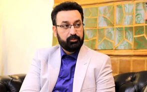 فرزاد جمشیدی، مجری باسابقه تلویزیون درگذشت؛ علت فوت سکته قلبی بود