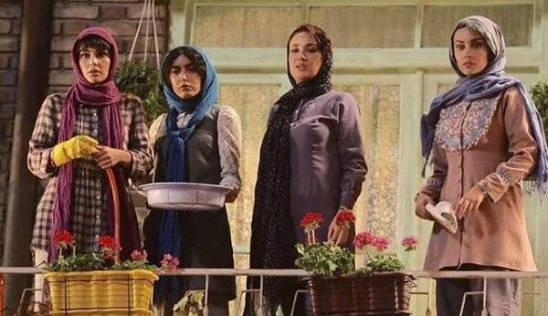 حواشی اینستاگرام ساناز طاری | استوری تلخ بازیگر لیسانسه‌ ها: ایرانی شاد، فقط ی نوشته روی کاست بود + دلتنگی برای رویای کودکی یا واقعیت خداحافظی؟