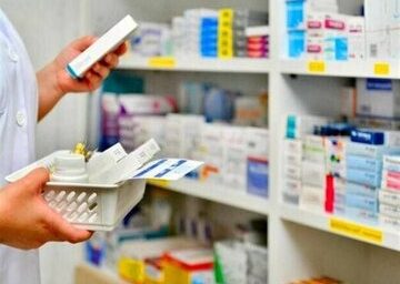 نقش بیمه ها در کاهش فشار هزینه های دارویی/ وضعیت بیماران نیازمند مصرف مستمر دارو+ اظهارات رئیس سازمان غذا و دارو درباره هزینه های درمان