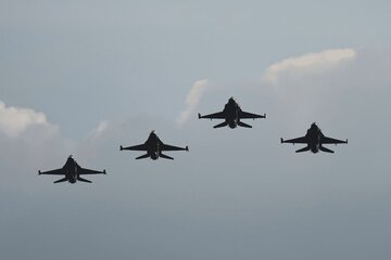 تنش نظامی در خلیج فارس ۲۲ خرداد ۱۴۰۵ | جنگنده F-35 آمریکا کد ۷۷۰۰ مخابره کرد / پهپاد جاسوسی اسرائیل در آسمان بقاع سرنگون شد + تصاویر اختصاصی