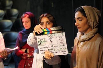 بسته شدن پرونده فیلم کوتاه «یک روز ابری» در تهران | پایان فیلمبرداری با بازی بهراد کریمی و سوگند افشاری / روایت چالش‌های یک گروه تئاتر؛ تولید توسط بنیاد بیدل دهلوی + عوامل