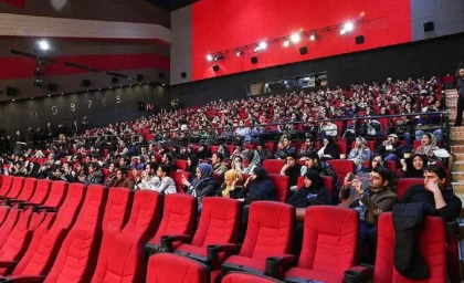 رکوردشکنی فروش سینماها در هفته دوم خرداد ۱۴۰۵ | فروش ۳۶ میلیارد تومانی سینماها در هفته گذشته / «تهران کنارت» صدرنشین شد؛ از کوروش تا ایران مال؛ کدام فیلم‌ها مخاطب را به سالن‌ها کشاندند؟ + جزئیات و آمار
