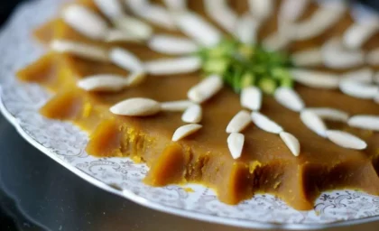 حلوای سنتی تاسوعا و عاشورا | ۶ روش مجلسی و خاطره‌ انگیز برای نذری محرم / از حلوا آردی و هویج تا خرما و شیر؛ تزیین با خلال بادام و پسته
