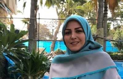 المیرا شریفی‌ مقدم ۴۵ ساله شد | ژست خوشحال مجری خوش‌ چهره شبکه خبر در تولد ۴۵ سالگی + عکس / استایل ساده و شاد در کنار خانواده‌اش