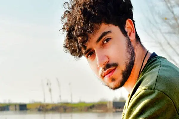 بازیگر «بن سای» و نخستین تجربه سینمایی شروین حاجی‌ پور | خواننده با حضور در نقش اصلی فیلم به کارگردانی علی بهراد روی پرده می‌ رود / پریناز ایزدیار، پیمان معادی و ستاره پسیانی سایر بازیگران این پروژه سینمایی هستند