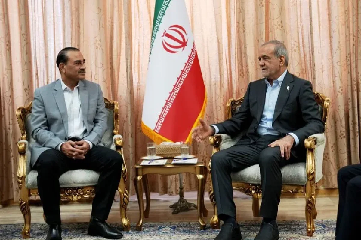دیدار حساس عاصم منیر با پزشکیان در پاکستان/ رایزنی‌های مهم در سطح امنیتی و سیاسی آغاز شد / پشت‌پرده این ملاقات چه پیام‌هایی دارد؟