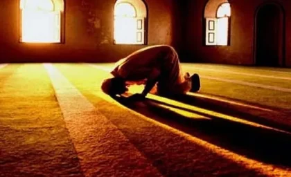 نماز اول ماه چگونه است؟ + اعمال و فضیلت روز اول ماه قمری / جدول کامل نحوه خواندن