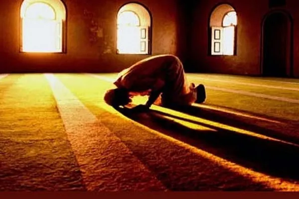 نماز اول ماه چگونه است؟ + اعمال و فضیلت روز اول ماه قمری / جدول کامل نحوه خواندن
