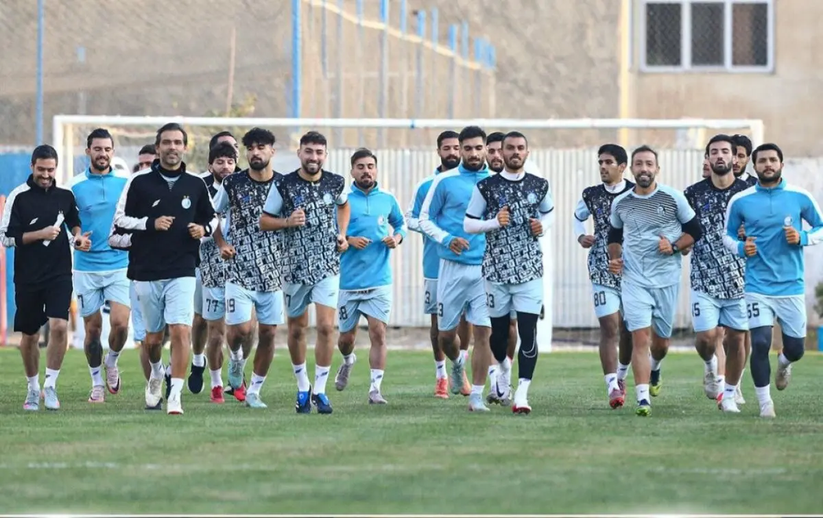 بمب پرسپولیس در یک قدمی استقلال | ستاره محبوب سرخ‌ها به توافق با آبی‌ها نزدیک شد | نقل‌وانتقال جنجالی در راه است