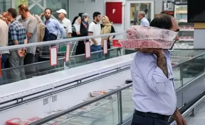خبر مهم درباره قیمت گوشت و مرغ؛ جهاد کشاورزی از تداوم گرانی خبر داد / جهاد کشاورزی: کاهش قیمت گوشت و مرغ فعلاً در کار نیست؛ جزئیات تازه بازار