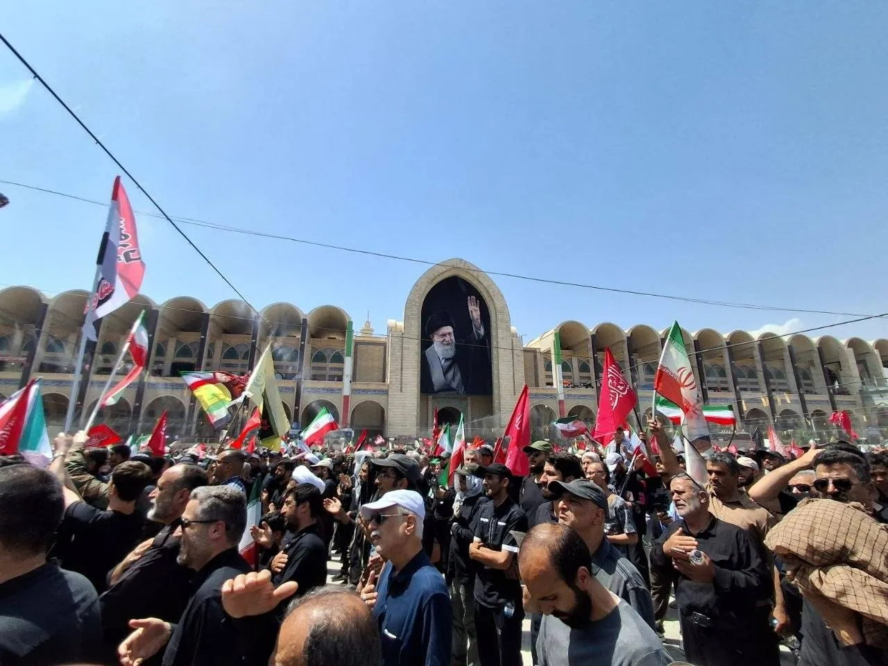 مراسم بزرگداشت رهبر شهید در مصلای تهران اعلام شد | رهبر انقلاب برای سه‌شنبه ۲۳ تیر فراخوان داد / مراسم از ساعت ۱۷ تا ۱۹ با حضور علما و اقشار مختلف مردم در شبستان مصلای امام خمینی(ره) برگزار می‌شود