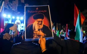 لحظه‌ی ورود پیکر آقای شهید ایران به مصلی