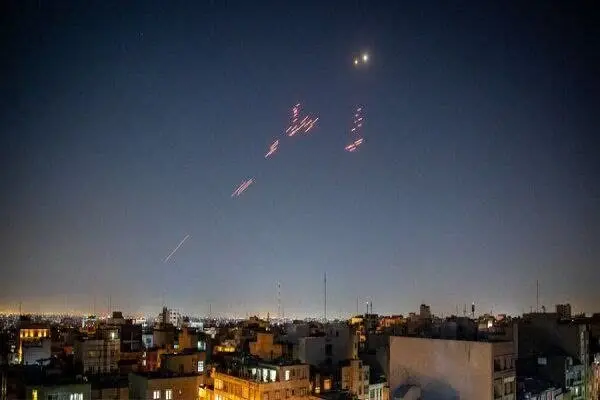 حمله آمریکا و اسرائیل به قم؛ پل و ساختمان روحانیون هدف قرار گرفت؟/ گزارش شینهوا از حمله به پل نزدیک قم؛ سی‌ جی‌ تی‌ ان از تلفات در یک ساختمان خبر داد + جزئیات