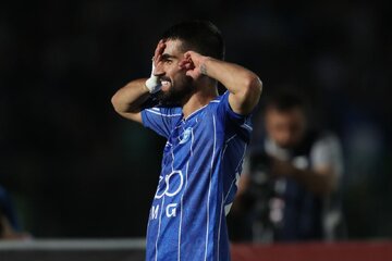 پیام احساسی ستاره استقلال پس از تمدید قرارداد / «خانه همیشه ارزشمندتر است»؛ واکنش ویژه بازیکن آبی‌ها به ادامه حضور در استقلال + عکس / تمدید با استقلال و یک پیام احساسی برای هواداران؛ خانه برای ستاره آبی‌ها ارزشمندتر است