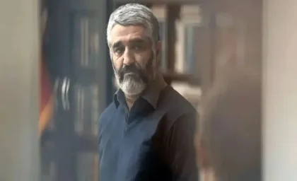 وکیل پژمان جمشیدی: ادامه این حواشی فقط بلاگری است؛ شکایت از رسانه‌ها به دلیل انتشار حکم غیرقطعی / انصراف وکیل از ماجراجویی رسانه‌ای؛ تأکید بر احترام به روند قضایی و نه فضای مجازی