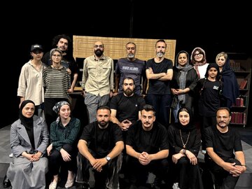 اخبار تئاتر و هنرهای نمایشی | اسامی بازیگران نمایش «دستان او» اعلام شد؛ ۱۰ چهره مطرح در کنار منوچهر هادی / عباس علیرضا و حامد اسماعیلی تا رها ربانی؛ ترکیب بازیگران این اثر روانشناختی را ببینید + جزئیات اجرا