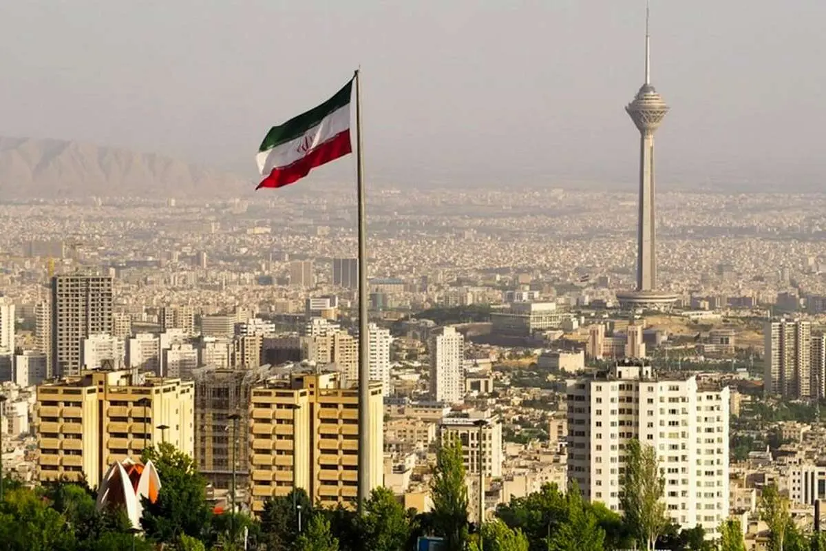 شهر تهران در آستانه موج گرمای جدید؛ دمای هوا تا ۴ درجه افزایش مییابد | بیشینه دما به ۴۰ درجه سانتیگراد میرسد / هشدار سازمان هواشناسی برای مدیریت مصرف انرژی و پرهیز از تردد غیرضروری در ساعات اوج گرما